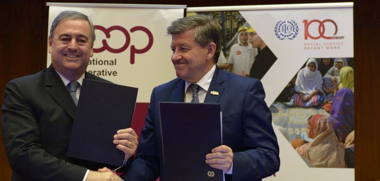 Ariel Guarco and Guy Ryder sign Memorandum of Understanding